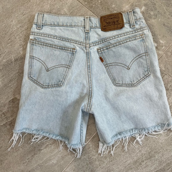 Vintage Levi’s cut off shorts - Picture 3 of 8
